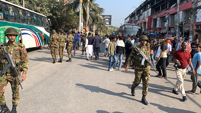 রাজশাহী থেকে বাস চলাচল বন্ধ, যাত্রীদের ভোগান্তি রাজশাহী থেকে বাস চলাচল বন্ধ, যাত্রীদের ভোগান্তি