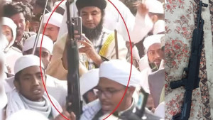 মাদ্রাসাছাত্রের হাতের বন্দুকটি খেলনা ছিল