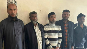 গ্রেপ্তার ৫ জনকে ৫৪ ধারায় আদালতে সোপর্দ, এজাহারের কপি ছিনতাইয়ের অভিযোগ