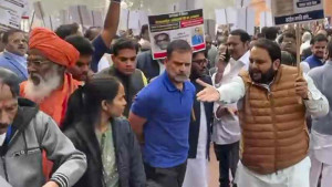 রাহুল কি বিজেপি এমপিকে ধাক্কা মেরেছেন