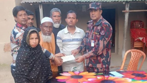 স্বরাষ্ট্র উপদেষ্টার প্রতিশ্রুত ১০ লাখ টাকা আবু সাঈদের পরিবারে হস্তান্তর