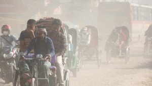 দূষিত বাতাসের শহরের তালিকায় ঢাকা আজ তৃতীয়