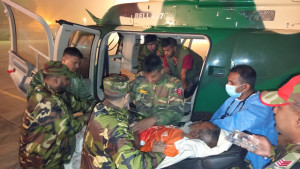 শহীদ আবু সাঈদের বাবাকে আর্মি হেলিকপ্টারে আনা হলো ঢাকা সিএমএইচে