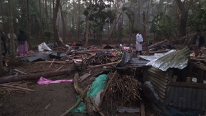 নোয়াখালীতে মধ্যরাতে শিক্ষকের বাড়িতে হামলা, অগ্নিসংযোগ