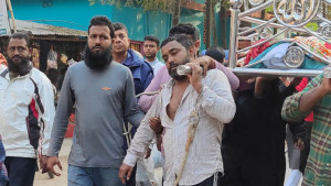 হাতকড়া নিয়ে মায়ের জানাজা-দাফনে ছাত্রলীগ নেতা