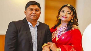 জোয়ারে ভেসে যাওয়া মেয়েকে বাঁচাতে গিয়ে প্রাণ গেল প্রবাসী দম্পতির