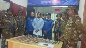 সাবেক মেয়র নান্নুর বাসায় ৫ ঘণ্টার অভিযান, অস্ত্রসহ গ্রেপ্তার