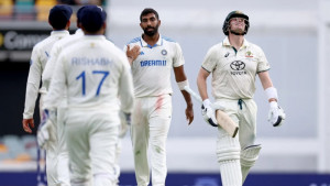 স্মিথ-হেডের দেয়াল ভেঙে ব্রিসবেনেও ফাইফার বুমরাহর