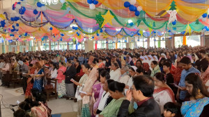 বড়দিনে বিশ্বশান্তি কামনায় প্রার্থনা
