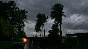 চেন্নাইয়ে ঘূর্ণিঝড় ফিনজালের তাণ্ডব, ৩ জনের মৃত্যু