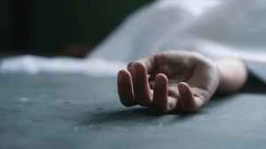 স্ত্রীকে হত্যা করে চৌকিতে শুয়ে ছিলেন স্বামী