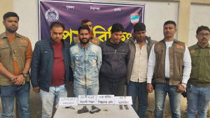 ডাকাতির সময় অস্ত্রসহ ৪ জন আটক