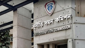 বিদেশি নাগরিকত্বের বিষয়ে ব্যবস্থা নিতে স্বরাষ্ট্র মন্ত্রণালয় ও ইসিতে ২৪ জনের নাম পাঠাল দুদক 
