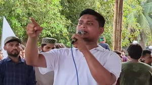 দলীয় ছাত্ররাজনীতির ব্যানার সবসময় সাধারণ শিক্ষার্থীর বিরুদ্ধে দাঁড়িয়েছে