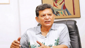 এখন অর্থনীতির চাকা ঘোরানো দরকার: হোসেন জিল্লুর রহমান