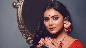 আমি কিন্তু একেবারে সিঙ্গেল: ইধিকা
