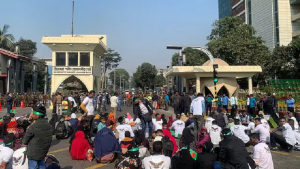 দুই ঘণ্টা অবরোধের পর খুলল জাহাঙ্গীর গেট এলাকার সড়ক