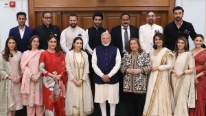 হঠাৎ কেন মোদির সঙ্গে দেখা করল বলিউডের কাপুর পরিবার