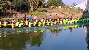 বিজয় দিবসে কাশিয়ানীতে নৌকা বাইচ