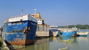 ধর্মঘটে অচল খুলনা নদী বন্দর