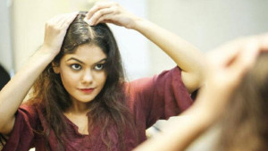 খুশকি দূর করার ঘরোয়া ৯ উপায়