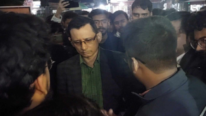 কুবিতে ‘খিচুড়িভোজ’ নিয়ে হট্টগোল, পুলিশ সুপারকে প্রবেশে বাধা