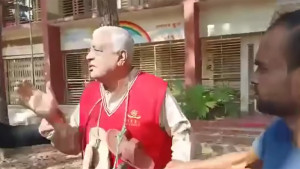কুমিল্লায় বীর মুক্তিযোদ্ধার গলায় জুতার মালা