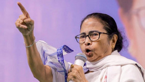 আমরা বসে ললিপপ খাবো না, বাংলাদেশ প্রসঙ্গে মমতা 