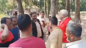 মুক্তিযোদ্ধার গলায় জুতার মালার দায় কে নেবে?