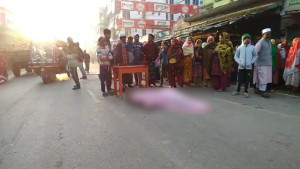 ট্রাকচাপায় প্রাণ গেল অটোরিকশার যাত্রী মোমেনার