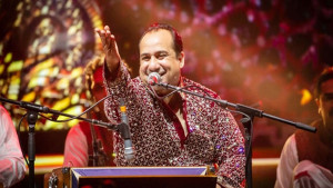 রাহাত ফাতেহ আলীর অপেক্ষায় হাজারো দর্শক, সড়কে ব্যাপক যানজট
