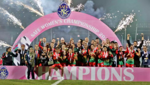 সাবিনাদের পুরস্কারের ঘোষণা দিয়ে বিপাকে বাফুফে!