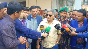 আজ হোক বা কাল রাজনীতিবিদরাই দেশ চালাবেন: উপদেষ্টা সাখাওয়াত