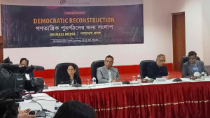 স্বার্থান্বেষী গোষ্ঠী মিডিয়া পরিচালিত করছে বলে স্বাধীন গণমাধ্যম গড়ে উঠছে না