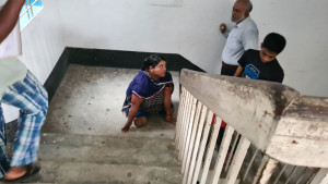 চারতলায় সমাজসেবা অফিস, দুর্ভোগ