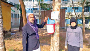 পরিচ্ছন্ন হাসপাতাল, গাছে ঝুলছে ভ্রাম্যমাণ ডাস্টবিন