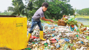 ‘সন্তানদের স্যানিটেশন কর্মী বানাতে চাই না’