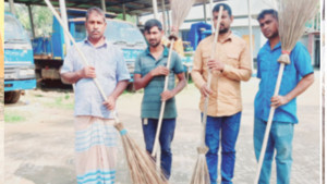 ‘কষ্ট বলে লাভ কী! কষ্টের সঙ্গে-ই বসবাস’