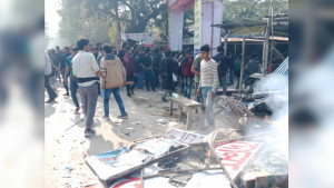 বাগেরহাটে ‘মার্চ ফর ইউনিটি’র শিক্ষার্থীদের গাড়িবহরে হামলা, সংঘর্ষ