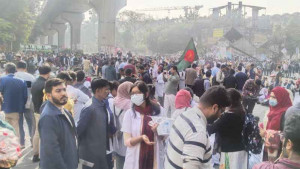 কর্মবিরতির ঘোষণা দিয়ে শাহবাগ ছাড়লেন চিকিৎসকরা