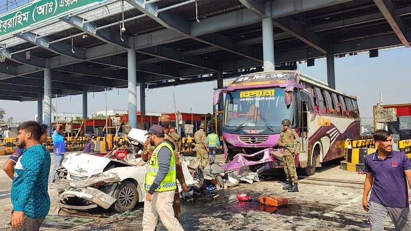 ধাক্কা দেওয়া সেই বাসের চালকসহ গ্রেপ্তার ২ ধাক্কা দেওয়া সেই বাসের চালকসহ গ্রেপ্তার ২