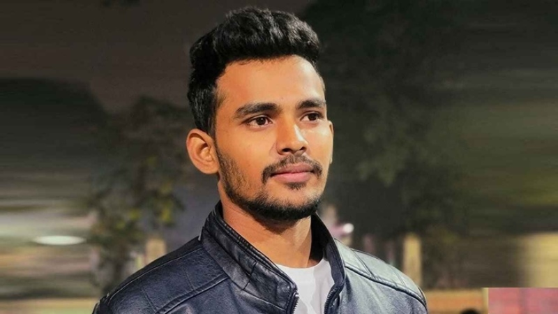 কম্বল বিতরণ না করেই ফিরে গেলেন উপদেষ্টা আসিফ মাহমুদ কম্বল বিতরণ না করেই ফিরে গেলেন উপদেষ্টা আসিফ মাহমুদ