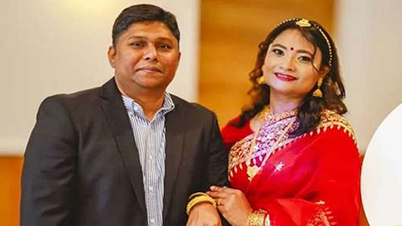 জোয়ারে ভেসে যাওয়া মেয়েকে বাঁচাতে গিয়ে প্রাণ গেল প্রবাসী দম্পতির জোয়ারে ভেসে যাওয়া মেয়েকে বাঁচাতে গিয়ে প্রাণ গেল প্রবাসী দম্পতির