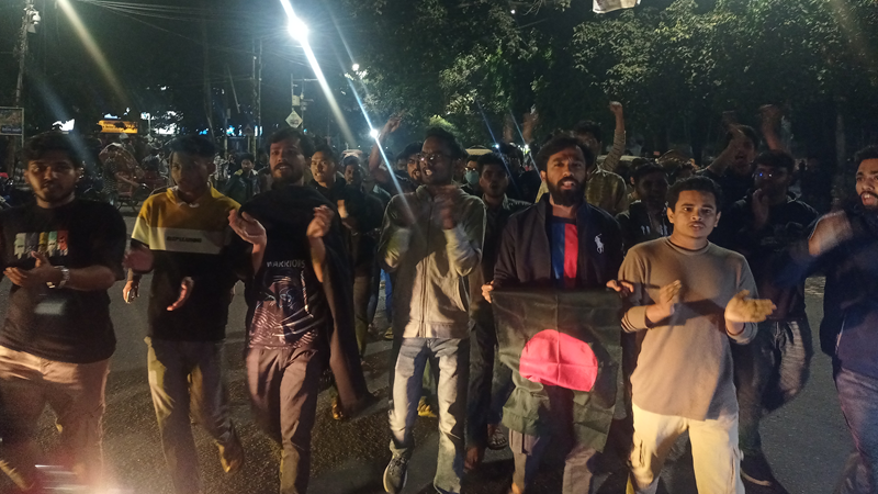 ঢাবির জগন্নাথ হলের মিছিলে ভারতীয় আগ্রাসনবিরোধী স্লোগান ঢাবির জগন্নাথ হলের মিছিলে ভারতীয় আগ্রাসনবিরোধী স্লোগান