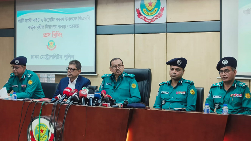 আতশবাজি ফুটিয়ে নতুন বছর উদযাপনে মানুষকে কষ্ট দেবেন না: ডিএমপি কমিশনার আতশবাজি ফুটিয়ে নতুন বছর উদযাপনে মানুষকে কষ্ট দেবেন না: ডিএমপি কমিশনার