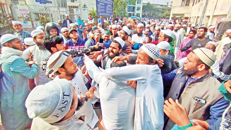 ইজতেমার মাঠ দখল নিয়ে সংঘর্ষ, ঝরল ৪ প্রাণ ইজতেমার মাঠ দখল নিয়ে সংঘর্ষ, ঝরল ৪ প্রাণ