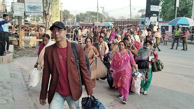 ভারতে গেলেন ৭৫ ইসকন ভক্ত ভারতে গেলেন ৭৫ ইসকন ভক্ত