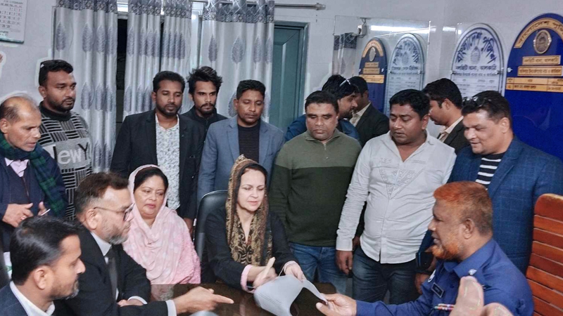 শেখ হাসিনা ও আমুর নামে ঝালকাঠিতে দুই মামলা শেখ হাসিনা ও আমুর নামে ঝালকাঠিতে দুই মামলা