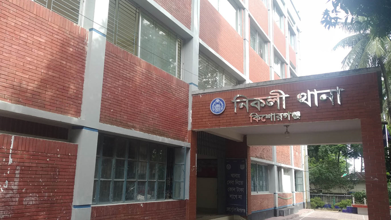 স্কুলের আগুন নিভল সন্ধ্যায়, সকালে মিলল কঙ্কাল স্কুলের আগুন নিভল সন্ধ্যায়, সকালে মিলল কঙ্কাল