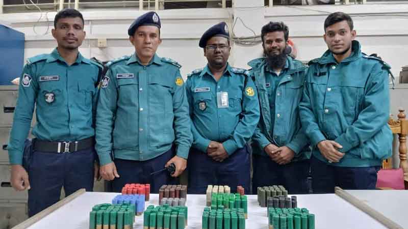 বিমানবন্দর এলাকায় পরিত্যক্ত ব্যাগে মিলল ২৮২ রাউন্ড গুলি বিমানবন্দর এলাকায় পরিত্যক্ত ব্যাগে মিলল ২৮২ রাউন্ড গুলি